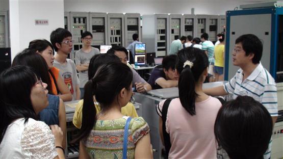 交大师生走进和利时感受科技创新魅力4.jpg