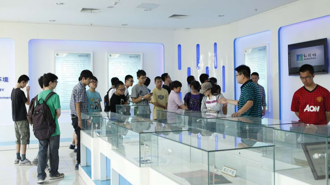 20130514 北工大师生参观和利时-照片2(1).jpg